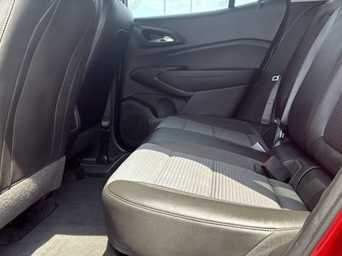 Used 2025 Chevrolet Trax LT w/ LT Convenience Package FWD image 24