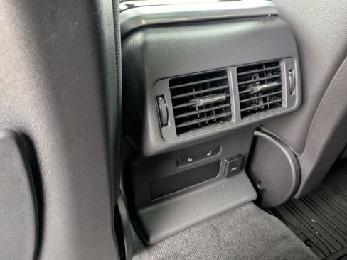 Used 2023 Land Rover Range Rover Velar R-Dynamic S image 13