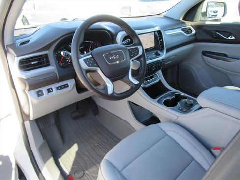 Used 2023 GMC Acadia SLT w/ Technology Package image 17