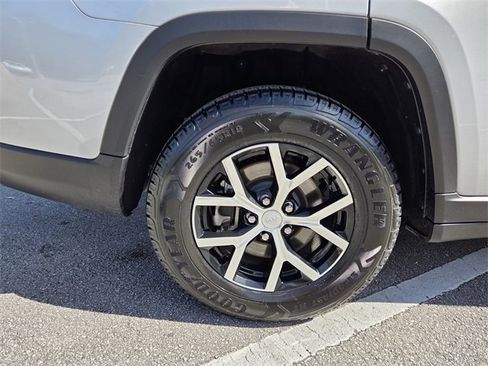 Used 2024 Jeep Grand Cherokee L Limited w/ Luxury Tech Group II image 26