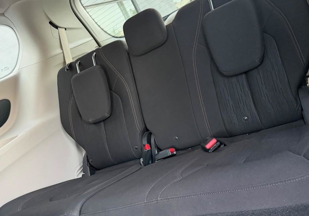 Used 2018 Chrysler Pacifica LX FWD image 18