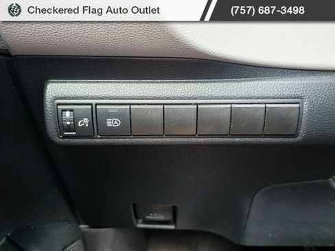 Used 2020 Toyota Corolla LE FWD image 9