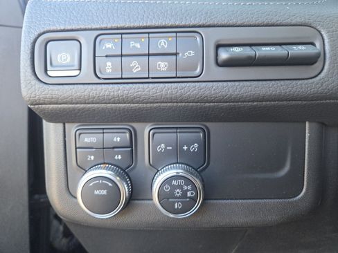 Used 2022 GMC Yukon XL Denali image 6