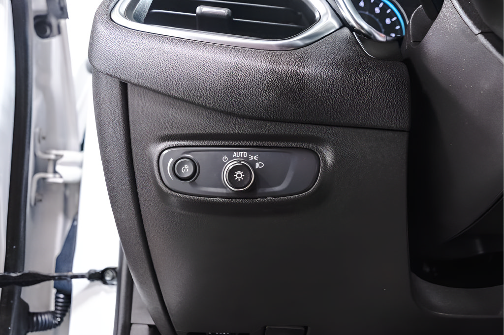 Used 2024 Chevrolet Equinox LT FWD image 20
