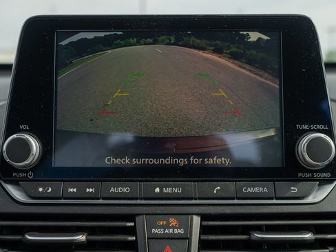 Used 2025 Nissan Altima 2.5 SV FWD image 32