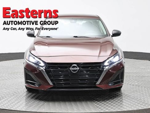 Used 2024 Nissan Altima 2.5 SV FWD image 2
