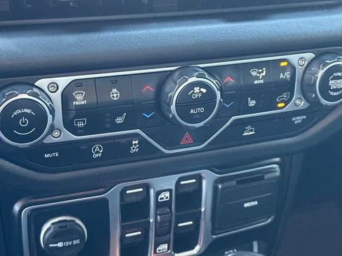 Used 2024 Jeep Wrangler Unlimited Sahara AWD/4WD image 23