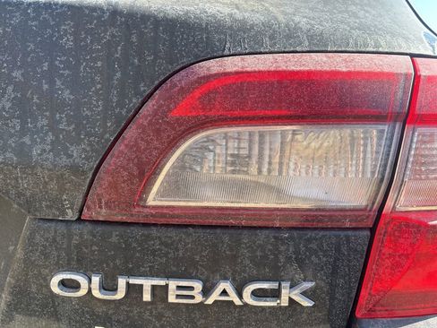 Used 2018 Subaru Outback 2.5i Premium image 13