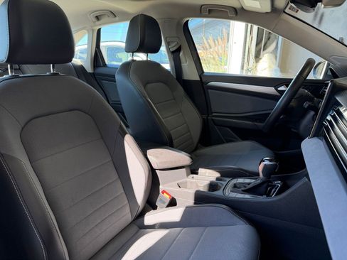 Used 2025 Volkswagen Jetta SE image 35