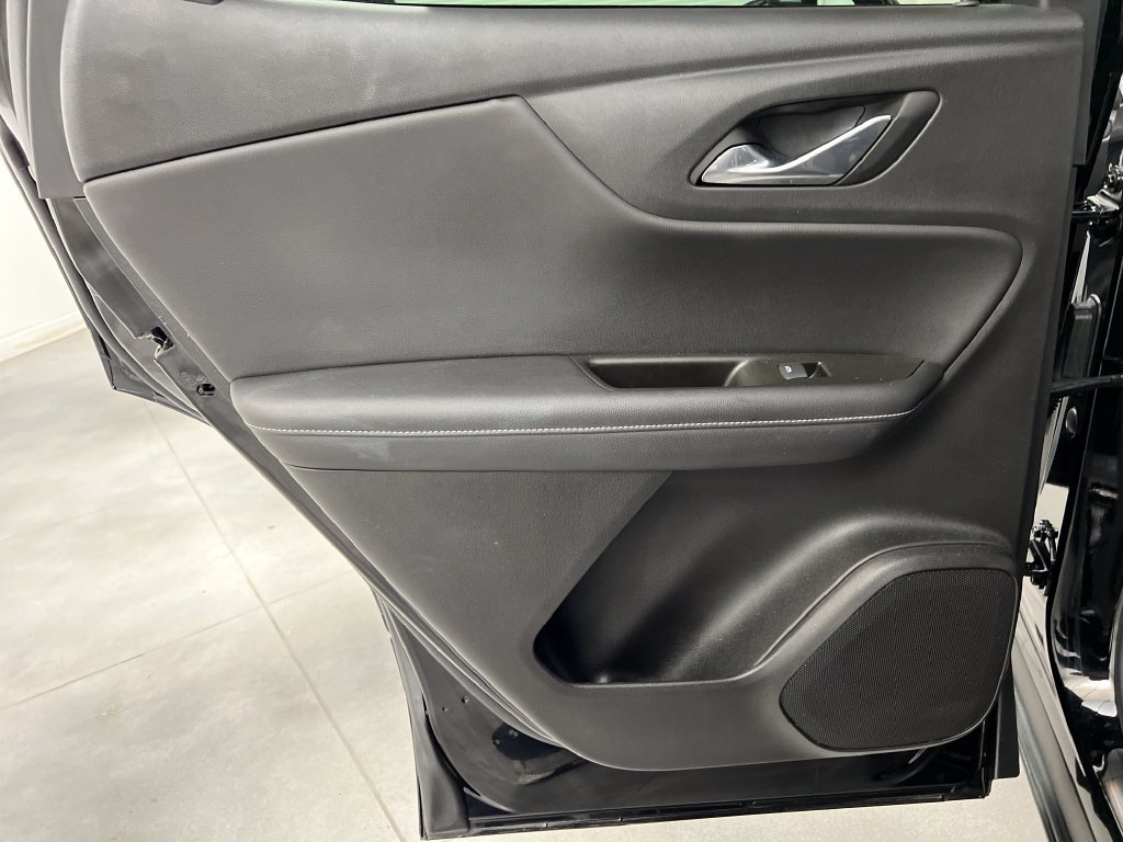 Used 2025 Chevrolet Blazer LT FWD image 19
