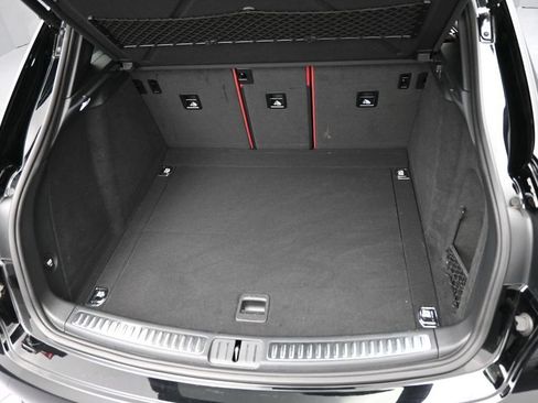 Certified 2020 Porsche Macan AWD/4WD image 32