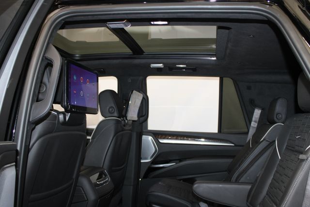 Used 2025 Cadillac Escalade Sport Platinum w/ LPO, Floor Liner Package AWD/4WD image 8