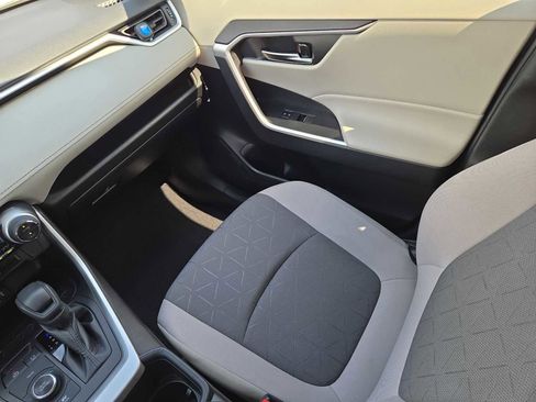 Used 2022 Toyota RAV4 XLE w/ Convenience Package image 14