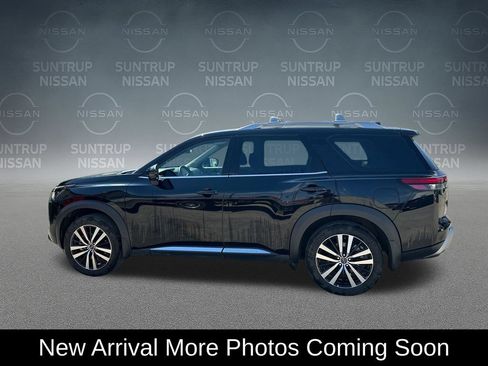 Used 2024 Nissan Pathfinder Platinum w/ Cargo Package FWD image 3