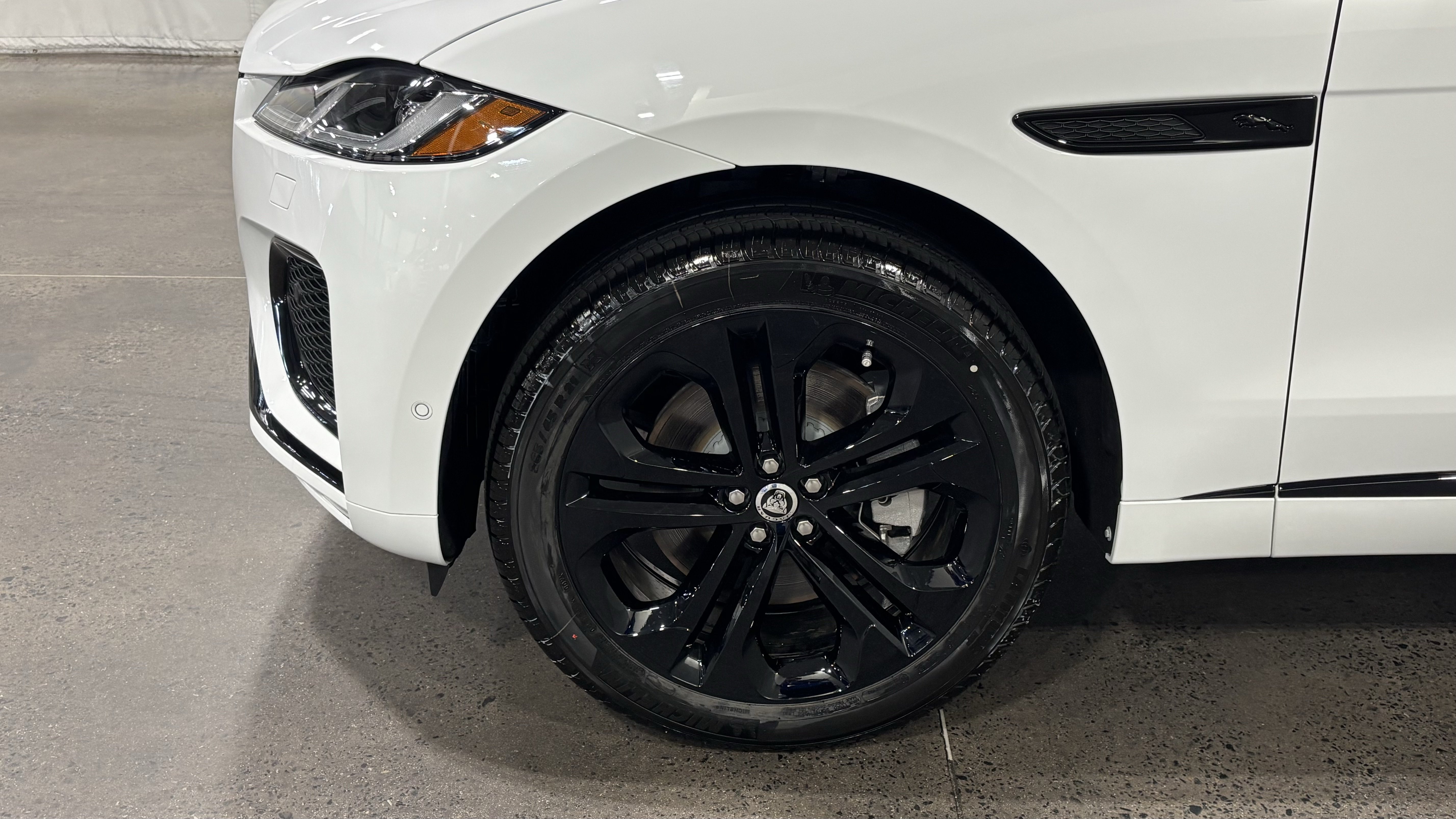 New 2026 Jaguar F-PACE R-Dynamic S AWD/4WD image 10