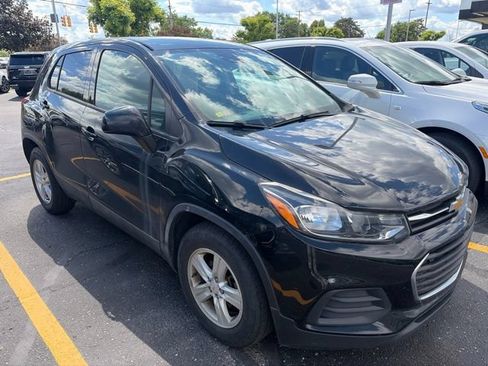 Used 2021 Chevrolet Trax LS w/ Tint and Cruise Package FWD image 2