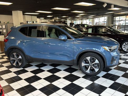 Used 2023 Volvo XC40 B5 Plus w/ Driver Assist Package AWD/4WD image 3