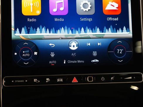 Used 2025 Mercedes-Benz GLC 350e 4MATIC image 26