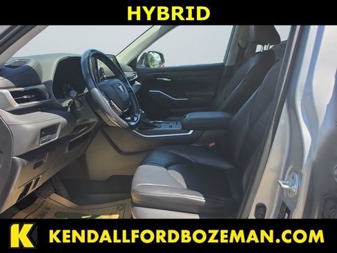 Used 2021 Toyota Highlander XLE AWD/4WD image 9