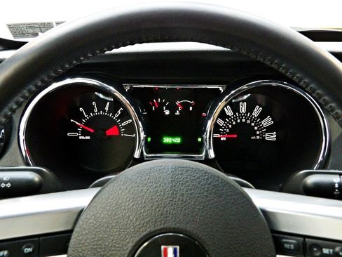 Used 2008 Ford Mustang Premium RWD image 19