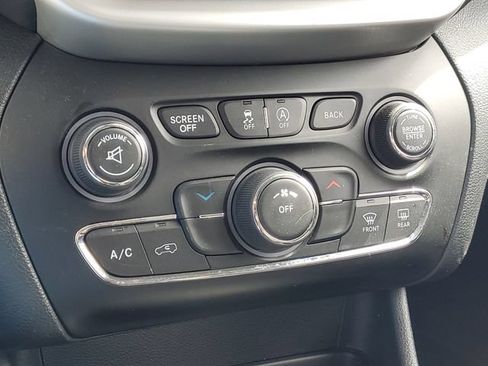 Used 2016 Jeep Cherokee Trailhawk w/ Cold Weather Group AWD/4WD image 24
