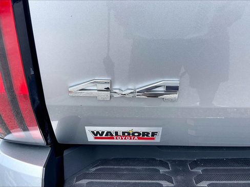 Used 2024 Toyota Tundra Limited AWD/4WD image 10