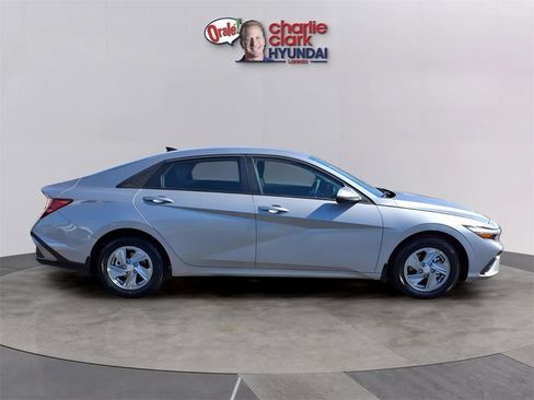 New 2026 Hyundai Elantra SE image 6
