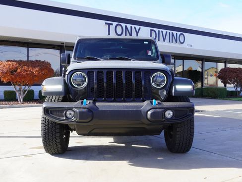 Used 2023 Jeep Wrangler Unlimited image 3