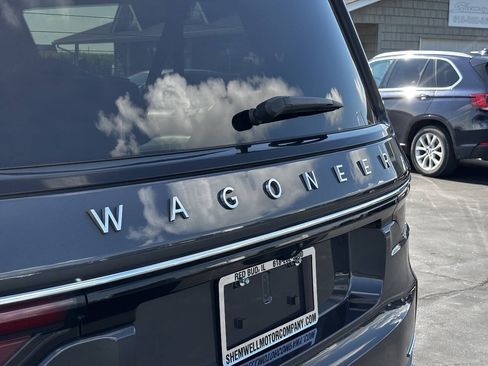 Used 2024 Jeep Wagoneer L Series II w/ Flexible Seating Group RWD image 10