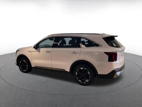 Used 2024 Kia Sorento S image 10