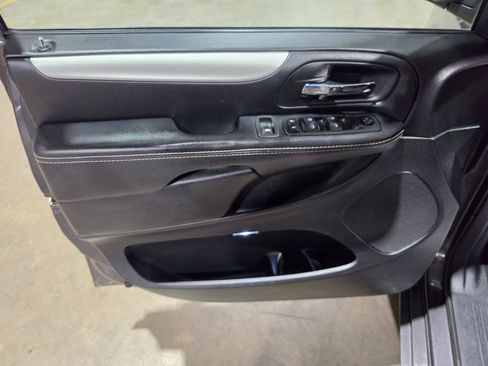 Used 2015 Dodge Grand Caravan SE w/ Quick Order Package 29E SE FWD image 24