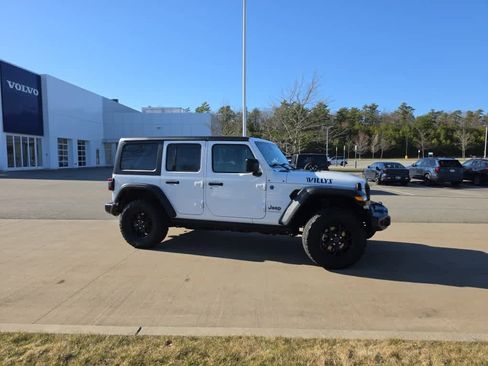 Used 2024 Jeep Wrangler Unlimited AWD/4WD image 2