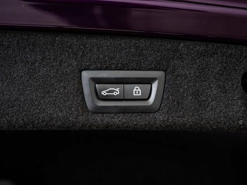 Certified 2022 BMW ALPINA B7 xDrive w/ Luxury Rear Seating Package image 24