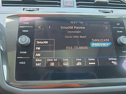 Used 2018 Volkswagen Tiguan SE w/ Panoramic Sunroof Package FWD image 28