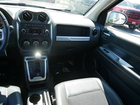 Used 2016 Jeep Compass Latitude w/ All Weather Capability Group AWD/4WD image 13