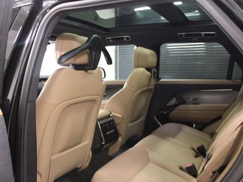 Used 2025 Land Rover Range Rover Sport SE image 44