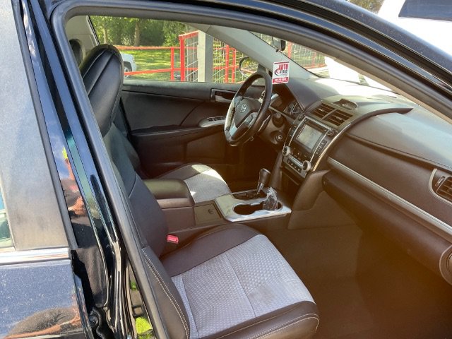 Used 2014 Toyota Camry SE FWD image 8