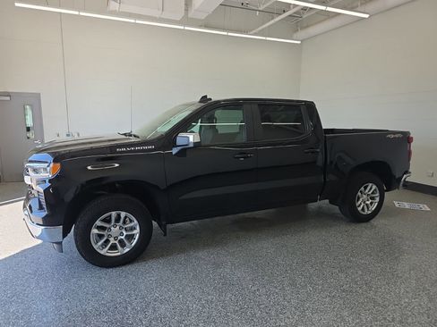 Used 2025 Chevrolet Silverado 1500 LT image 2