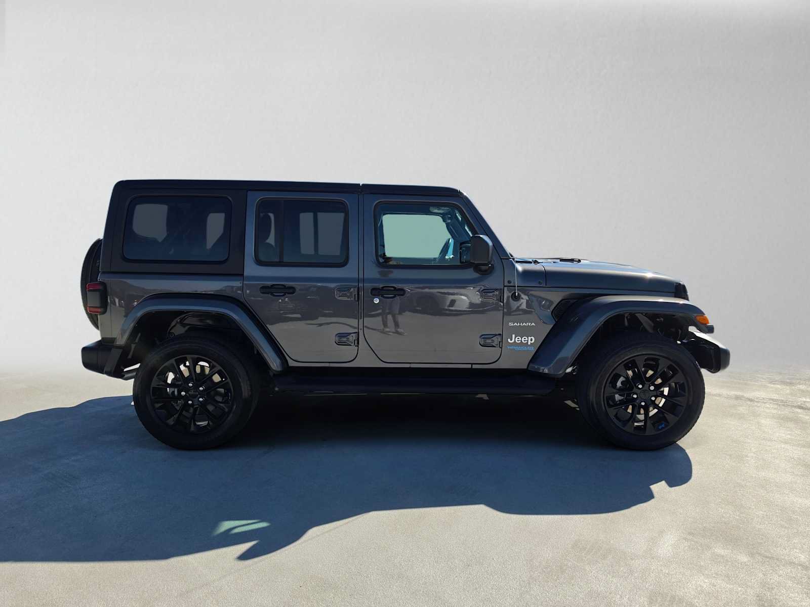 Used 2022 Jeep Wrangler Unlimited Sahara w/ Cold Weather Group AWD/4WD image 2