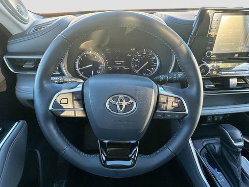 Used 2020 Toyota Highlander Limited image 12