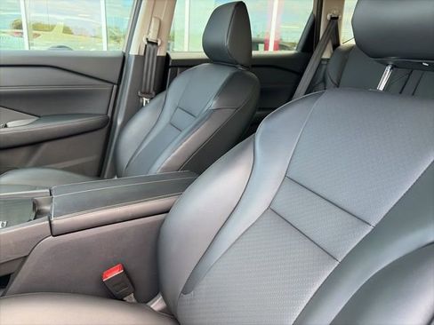 Certified 2025 Nissan Rogue SV w/ SV Premium Package image 9