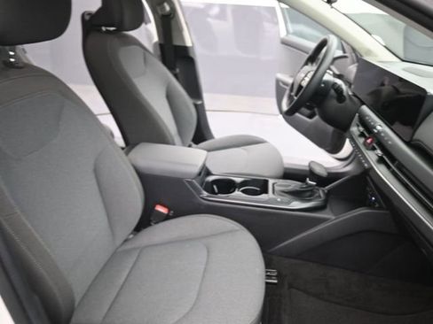 Used 2025 Kia K4 LXS image 24