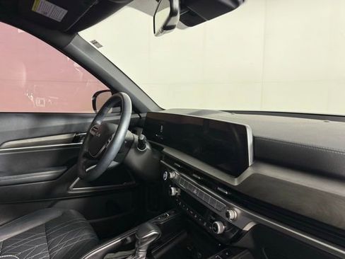 Used 2024 Kia Telluride EX X-Line image 33