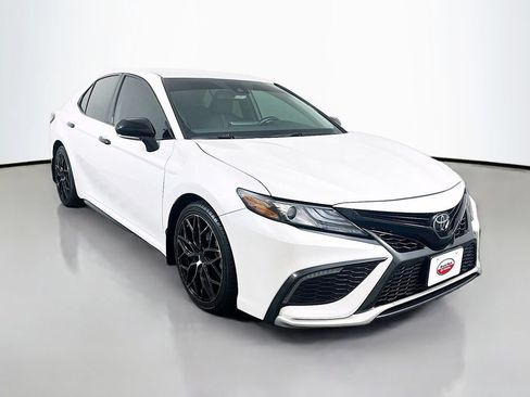 Used 2023 Toyota Camry XSE FWD image 3