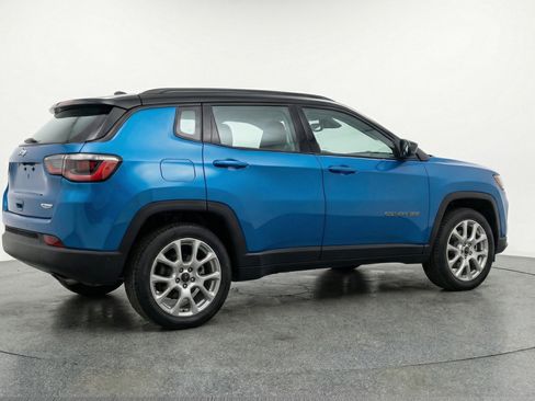 Used 2025 Jeep Compass Limited image 9