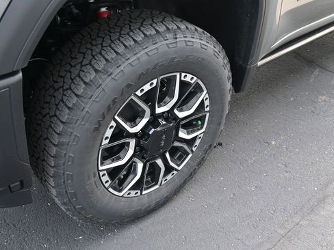 New 2026 GMC Sierra 2500 Denali w/ Denali Reserve Package image 12