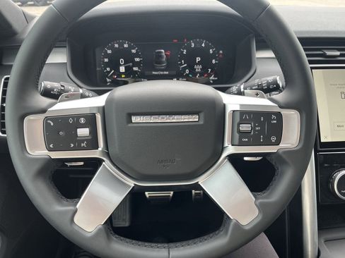 New 2025 Land Rover Discovery Dynamic SE image 14