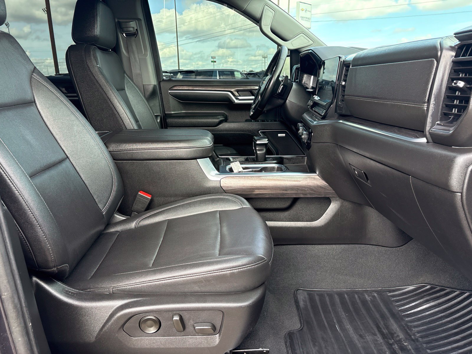 Used 2024 Chevrolet Silverado 1500 LTZ w/ LTZ Convenience Package II AWD/4WD image 17