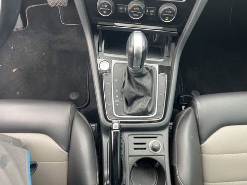 Used 2015 Volkswagen Golf TDI SEL image 18