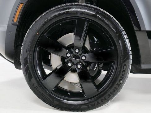 New 2026 Land Rover Defender 130 V8 image 9